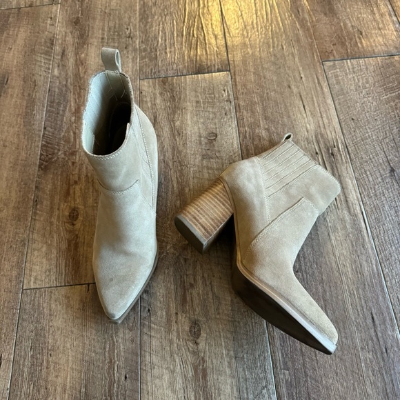 Marc Fisher Marela tan leather pointed toe block heel boots size 6.5 - Picture 8 of 10